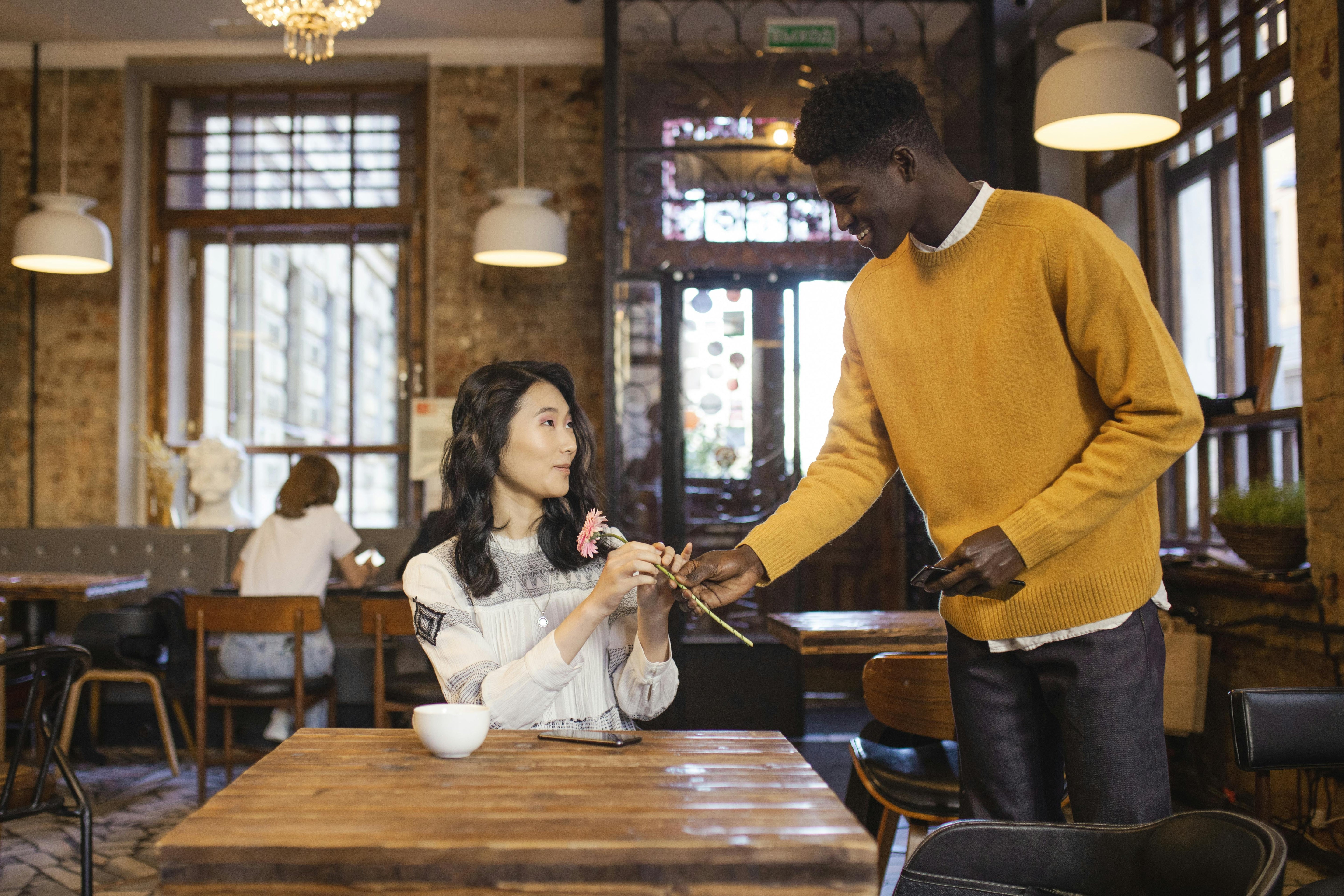 Best Tinder Openers That Actually Spark Connection